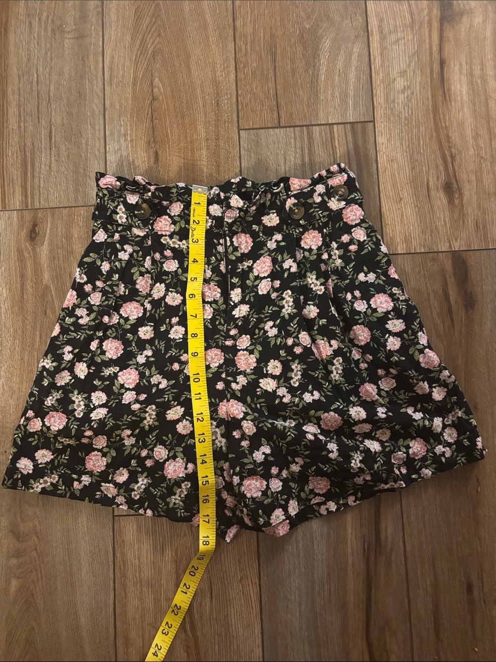 Who What Wear High Rise Floral Paperbag Shorts - Size 4